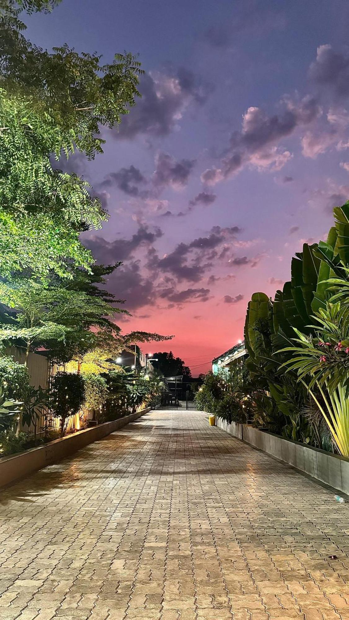 The Pavilion Park Resort マーレガオン エクステリア 写真